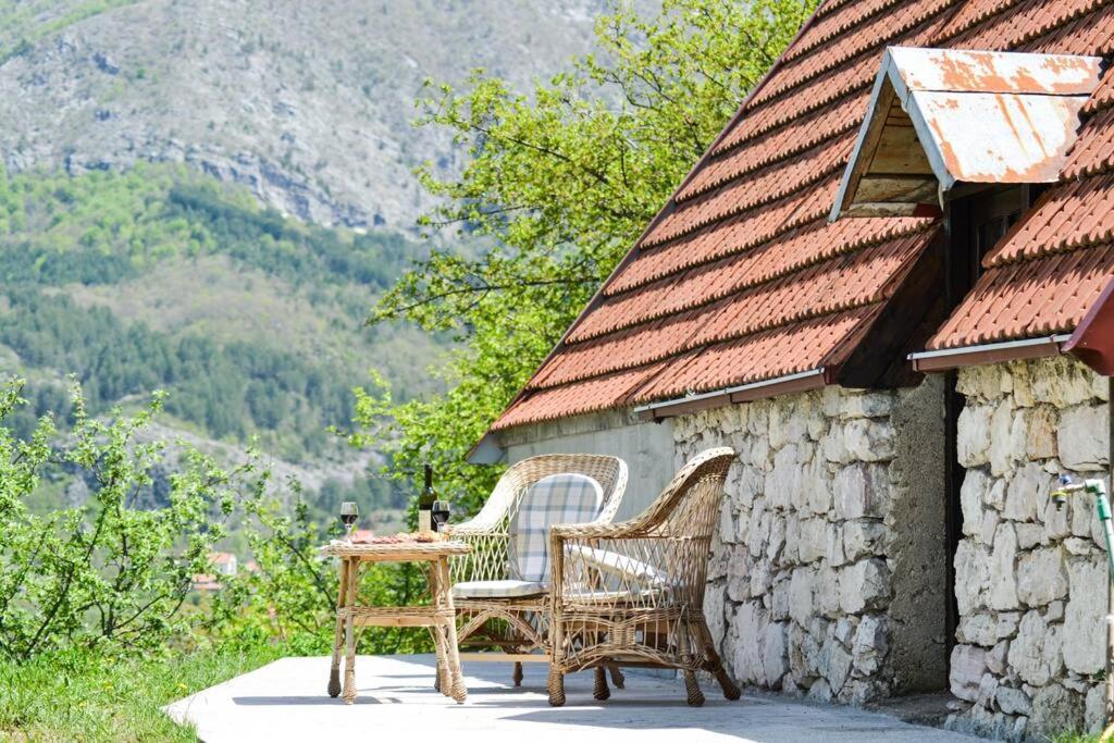 Villa Grandma'S Hut à Nikšić Extérieur photo