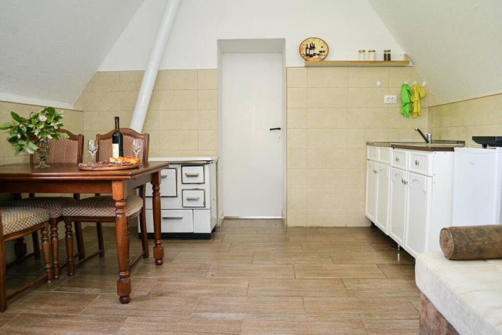 Villa Grandma'S Hut à Nikšić Extérieur photo
