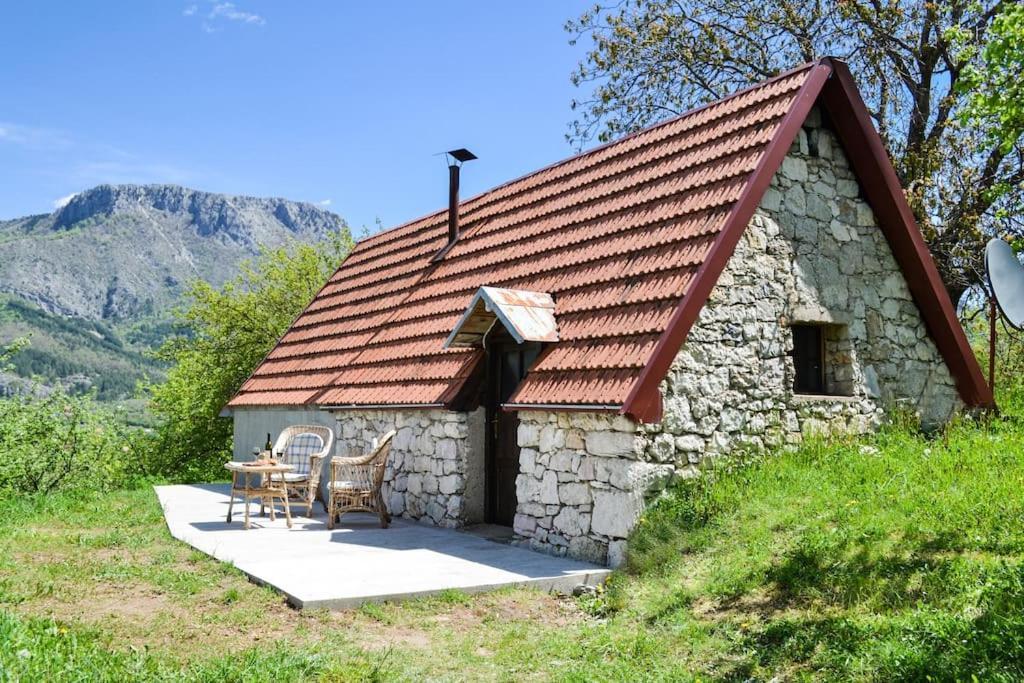 Villa Grandma'S Hut à Nikšić Extérieur photo