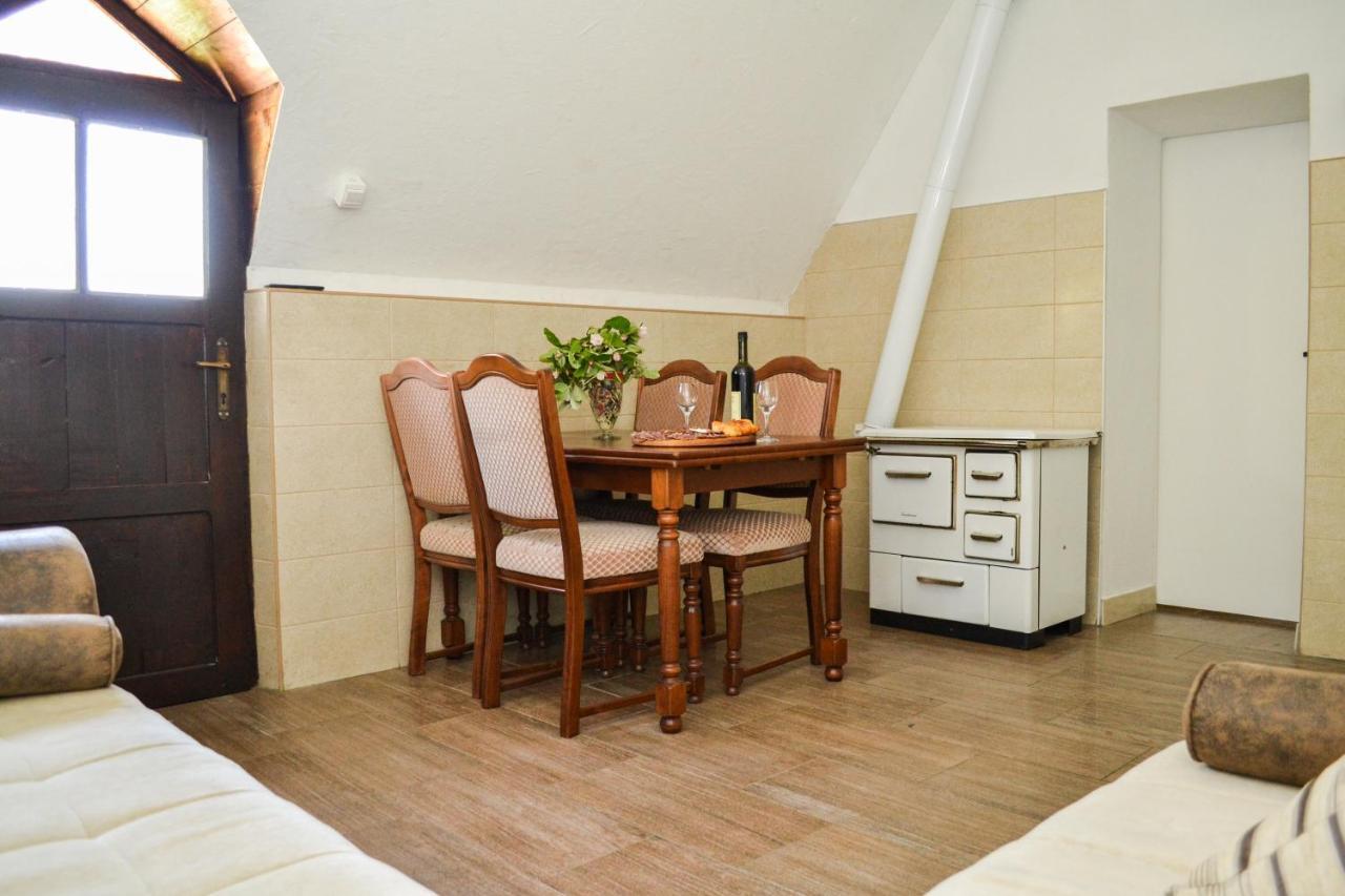 Villa Grandma'S Hut à Nikšić Extérieur photo