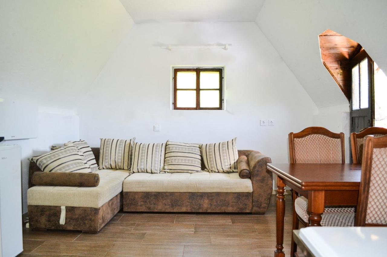 Villa Grandma'S Hut à Nikšić Extérieur photo